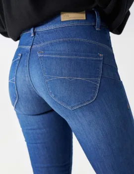 Jean secret push in Salsa